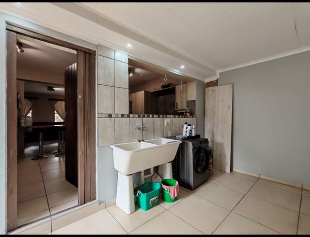 3 BEDROOM TOWNHOUSE FOR SALE IN THREE RIVERS PROPER
